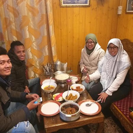 Srīnagar Tashkand Houseboat מראה חיצוני תמונה
