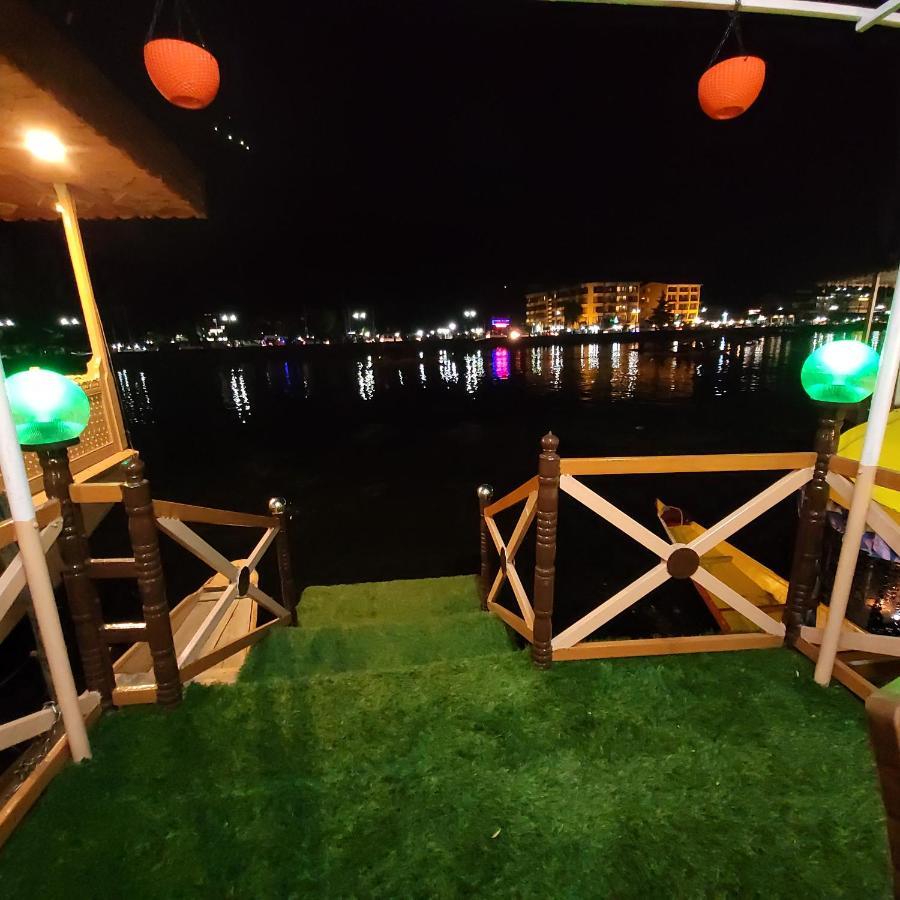 Srīnagar Tashkand Houseboat מראה חיצוני תמונה