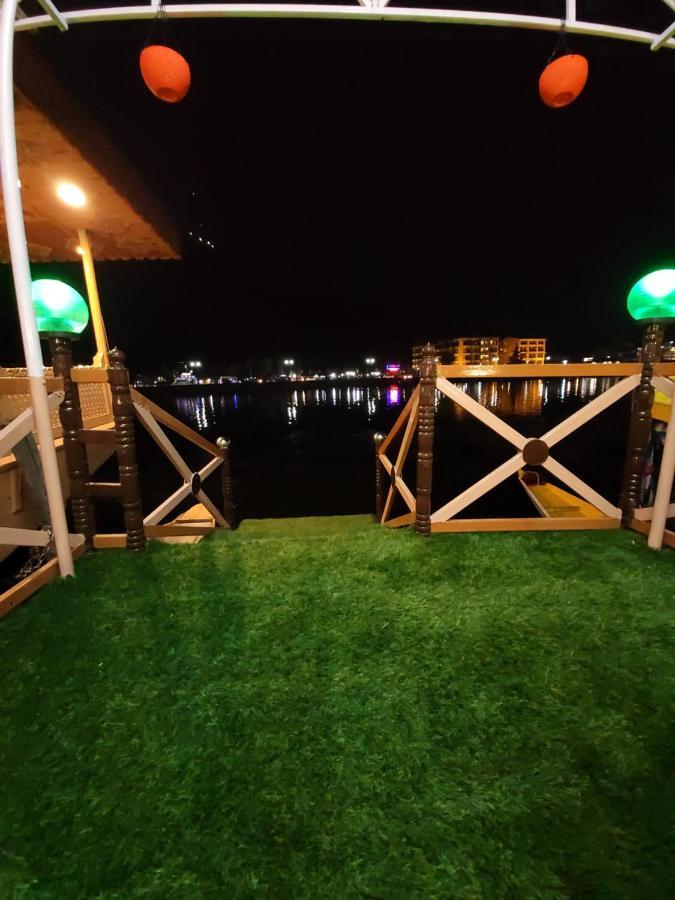 Srīnagar Tashkand Houseboat מראה חיצוני תמונה