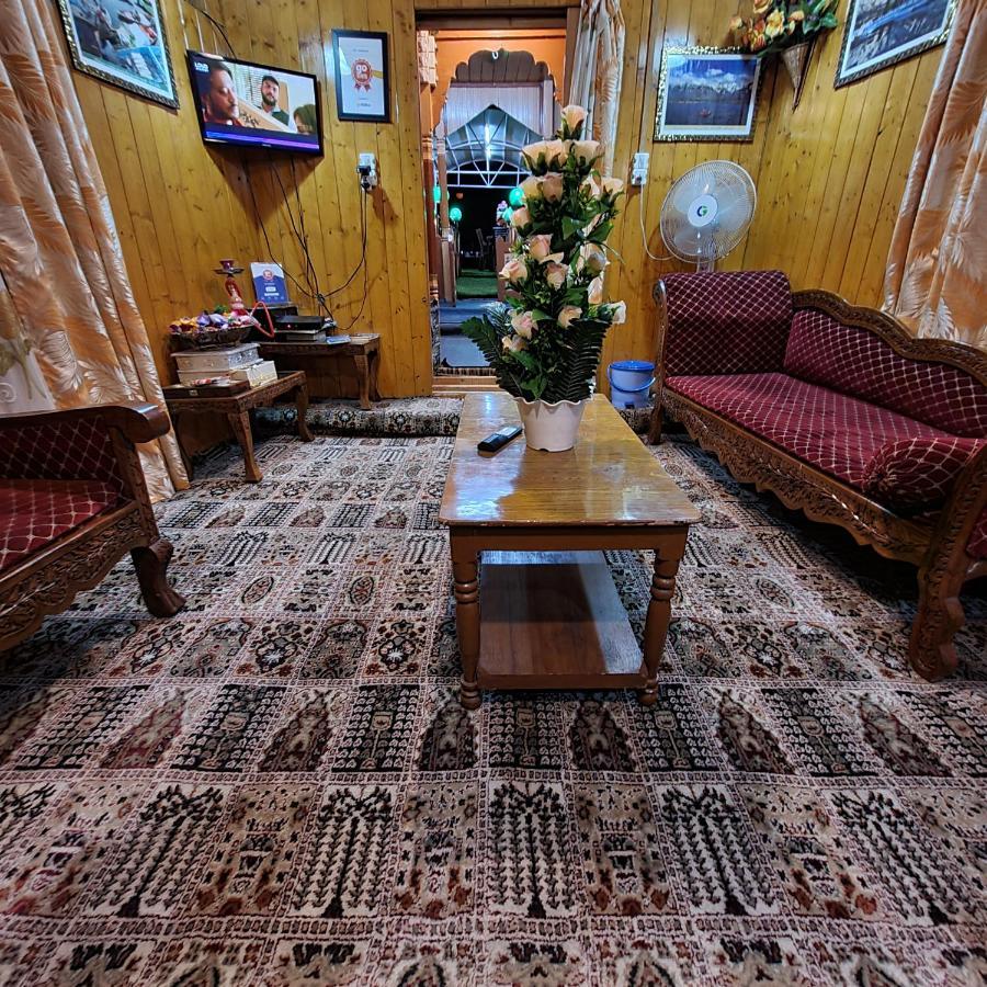 Srīnagar Tashkand Houseboat מראה חיצוני תמונה