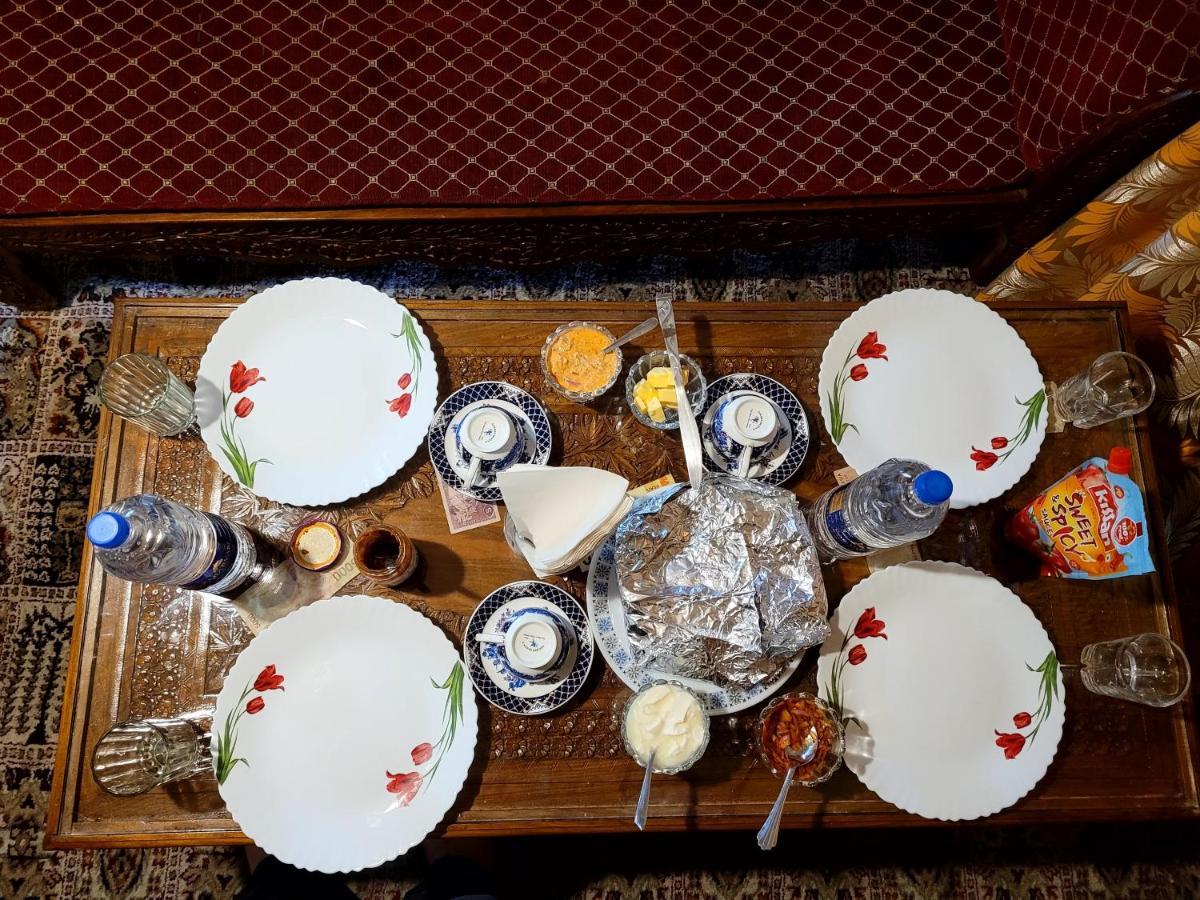 Srīnagar Tashkand Houseboat מראה חיצוני תמונה
