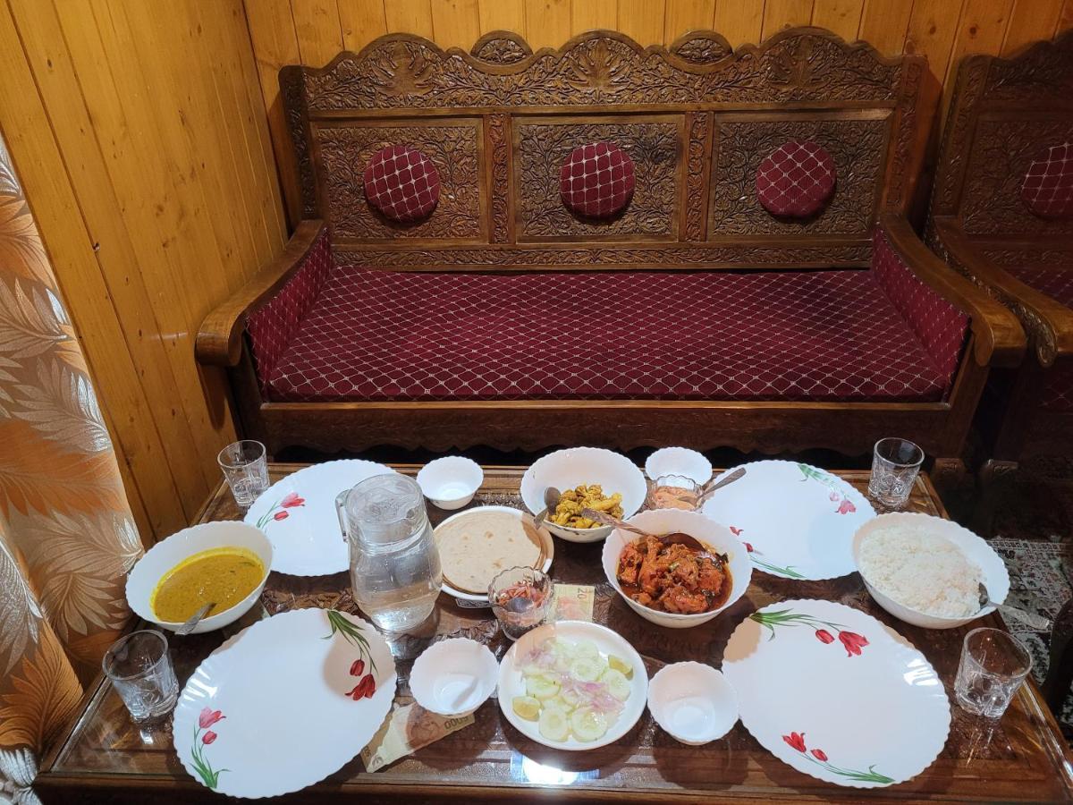 Srīnagar Tashkand Houseboat מראה חיצוני תמונה
