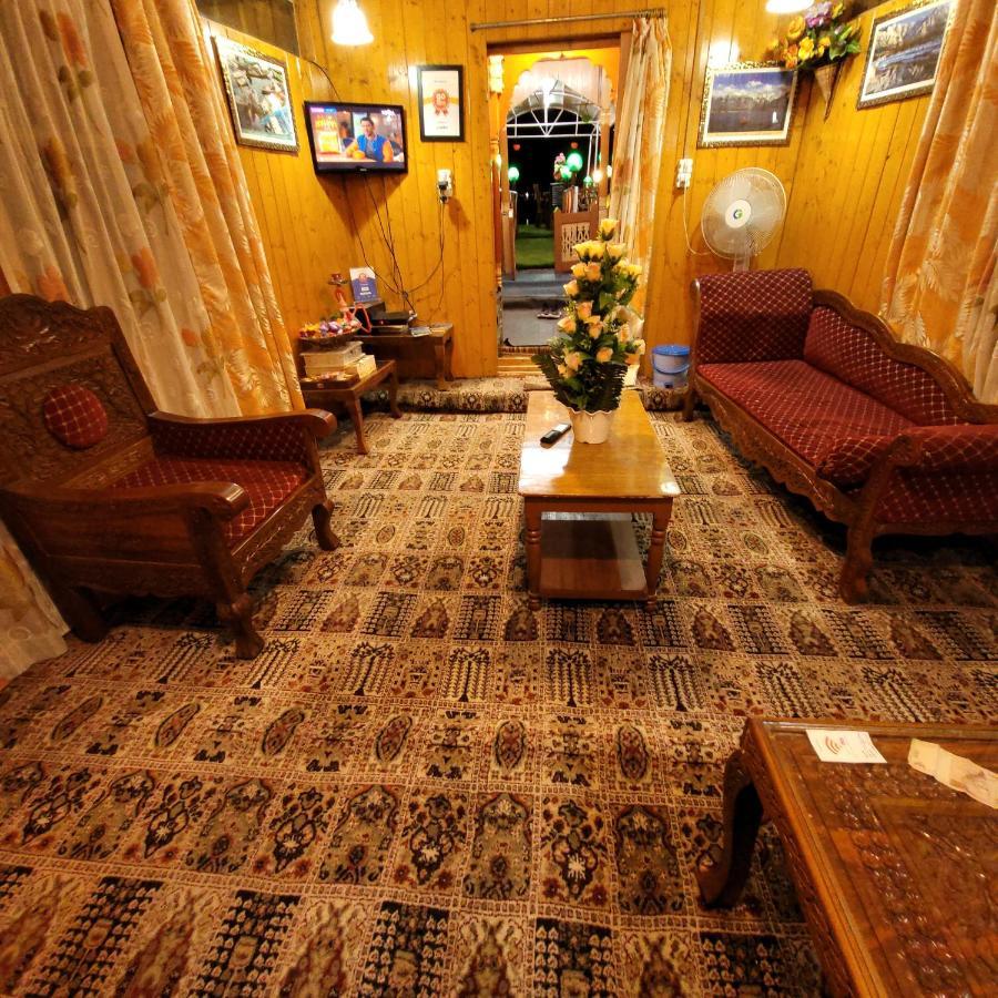 Srīnagar Tashkand Houseboat מראה חיצוני תמונה