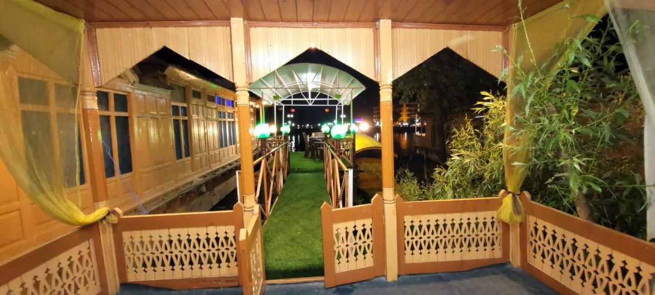 Srīnagar Tashkand Houseboat מראה חיצוני תמונה
