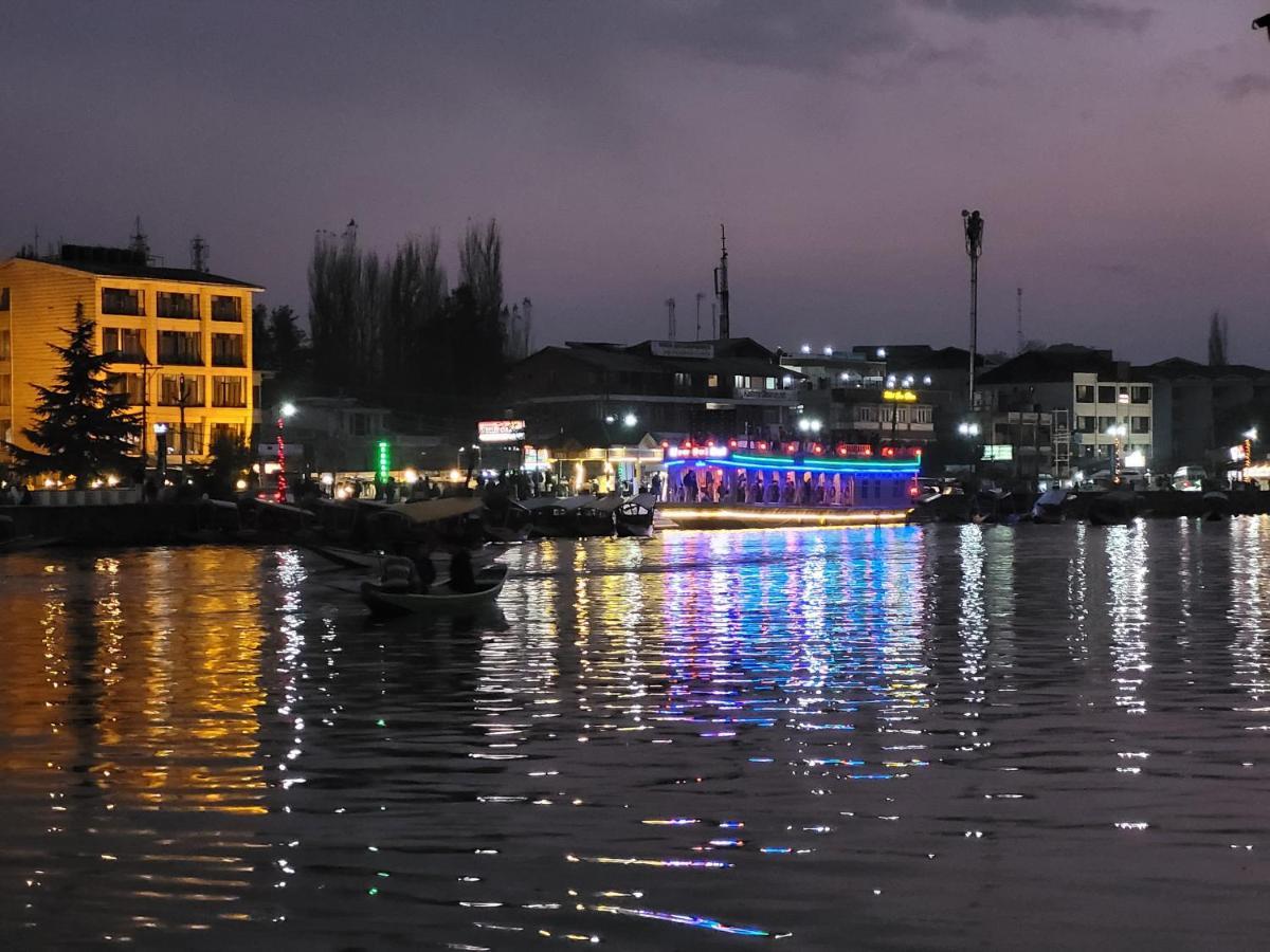 Srīnagar Tashkand Houseboat מראה חיצוני תמונה