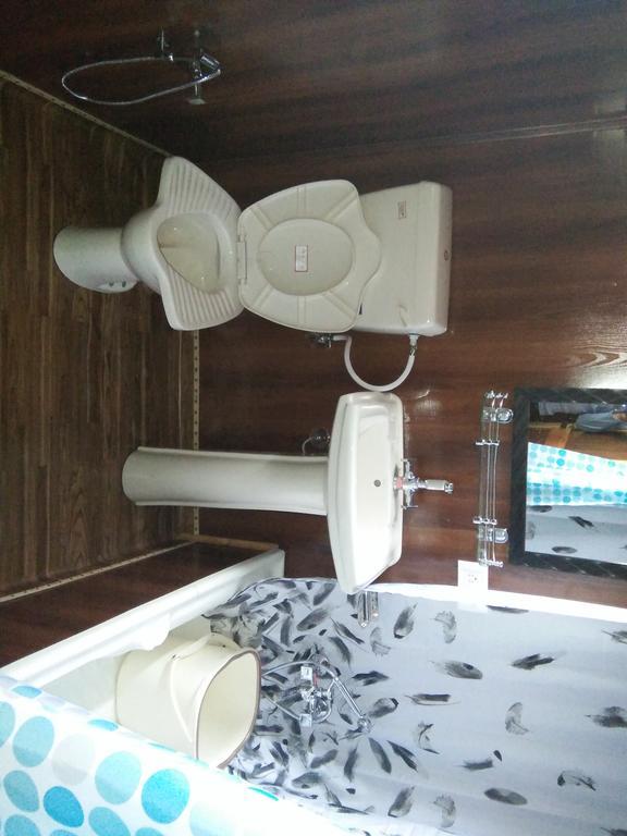 Srīnagar Tashkand Houseboat מראה חיצוני תמונה