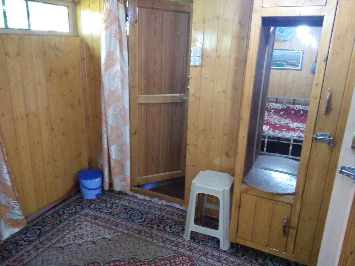 Srīnagar Tashkand Houseboat מראה חיצוני תמונה