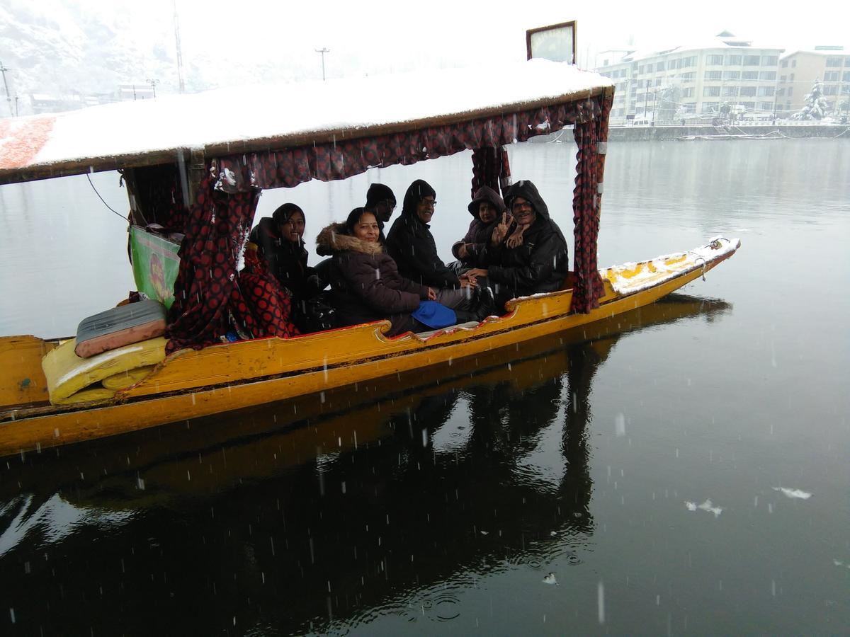 Srīnagar Tashkand Houseboat מראה חיצוני תמונה